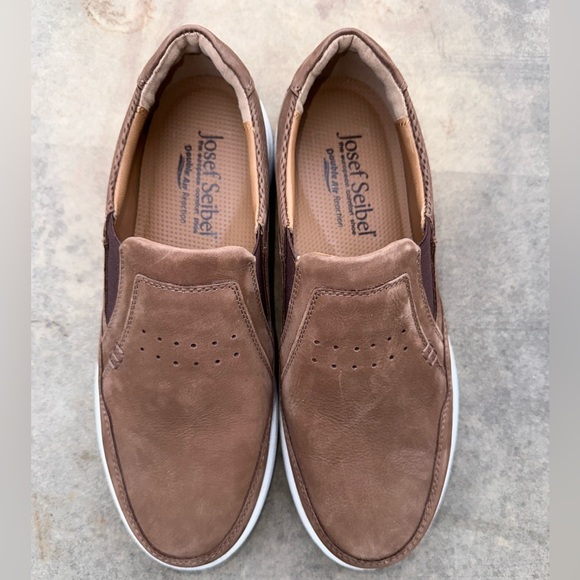 NWOT SEIBEL SIZE 43 MENS TAN SUEDE SLIP-ONS - Picture 8 of 8